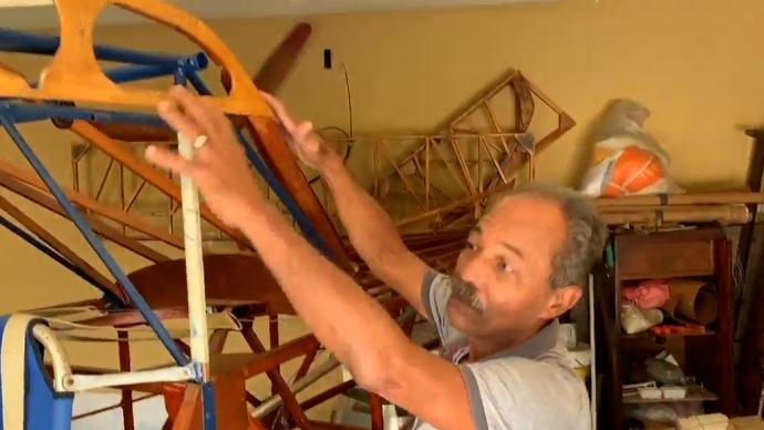 古巴71岁老人历时8年造飞机，获官方认可后将试飞