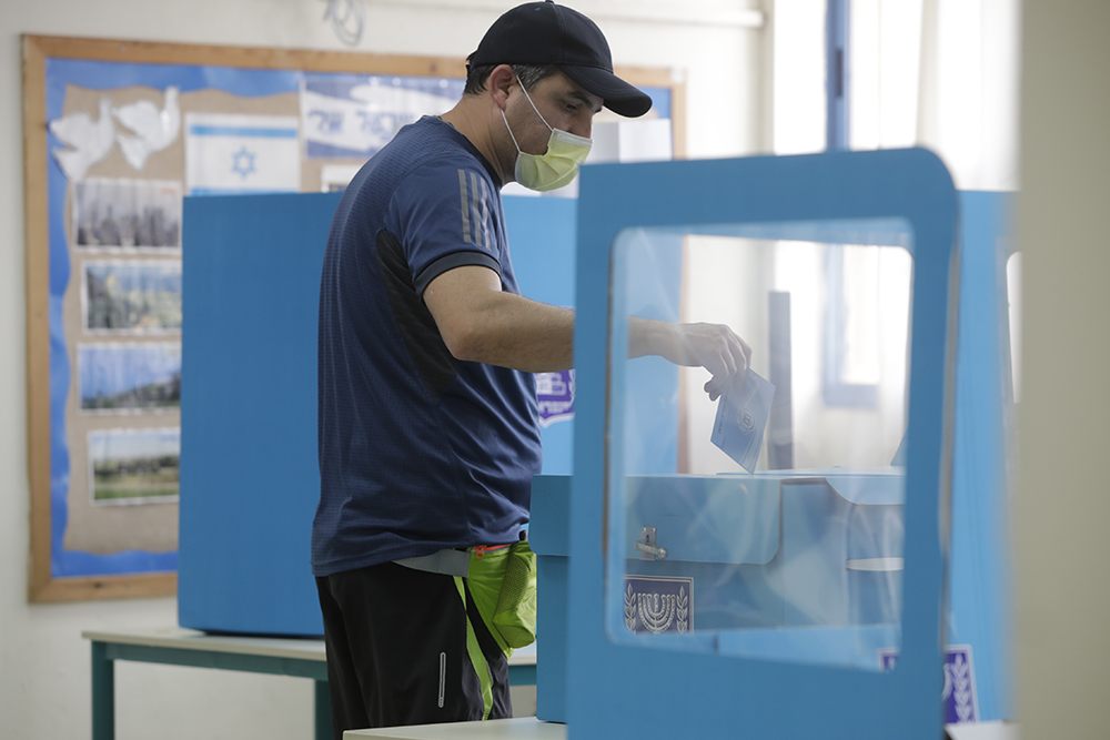 当地时间2021年3月23日，以色列特拉维夫，以色列议会选举正式启动投票程序，这是该国在两年内的第四次议会选举。
