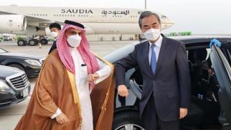 王毅结束对沙特访问，沙特外交大臣机场送行
