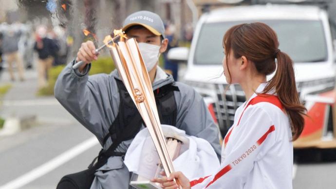 東京奧運火炬首日傳遞過程中意外熄滅，火炬手稱嚇了一跳