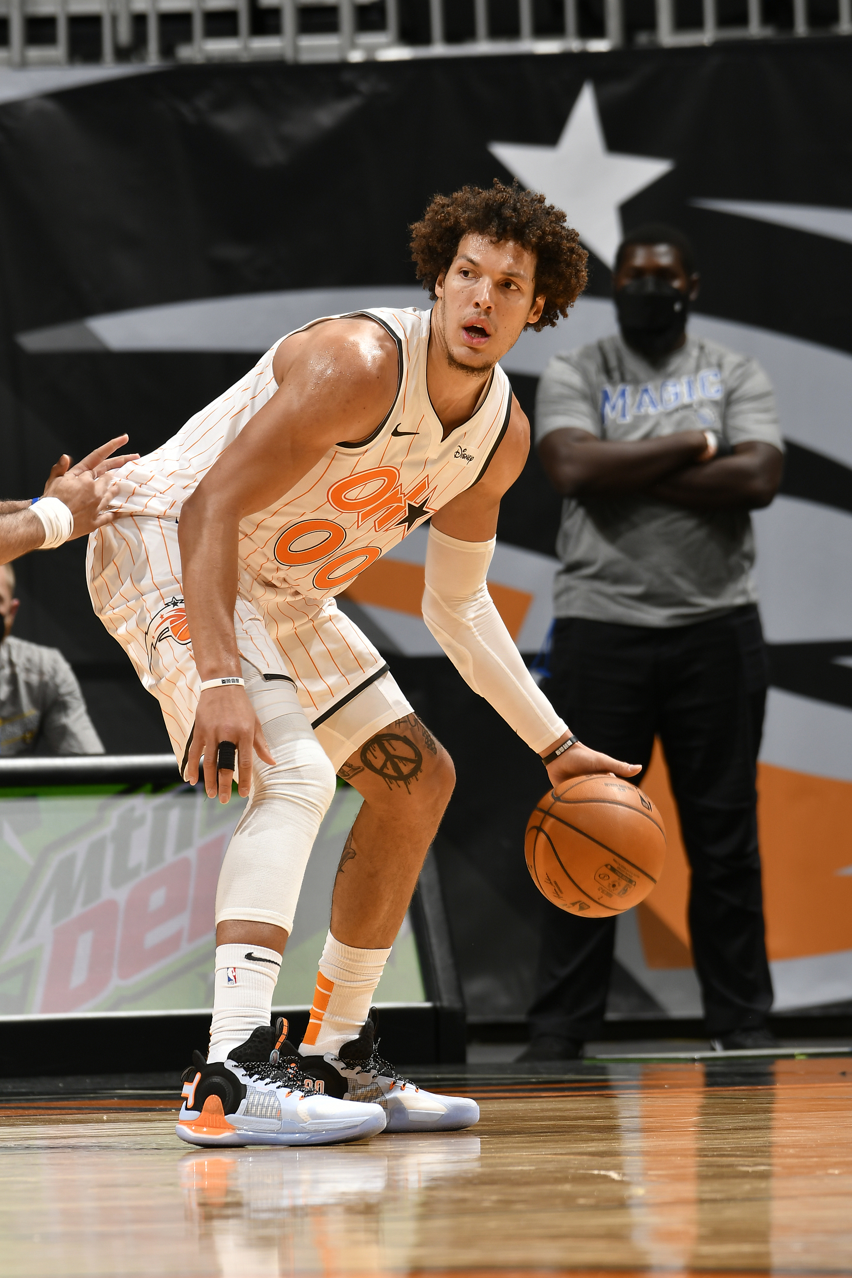 阿隆·戈登被交易至掘金.