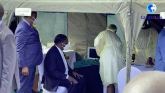 津巴布韦总统姆南加古瓦接种中国新冠疫苗