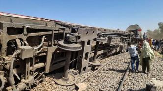 埃及列车相撞事故：乘客突然拉下紧急制动阀门造成停驶被撞