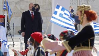 希腊举行阅兵仪式纪念独立战争200周年