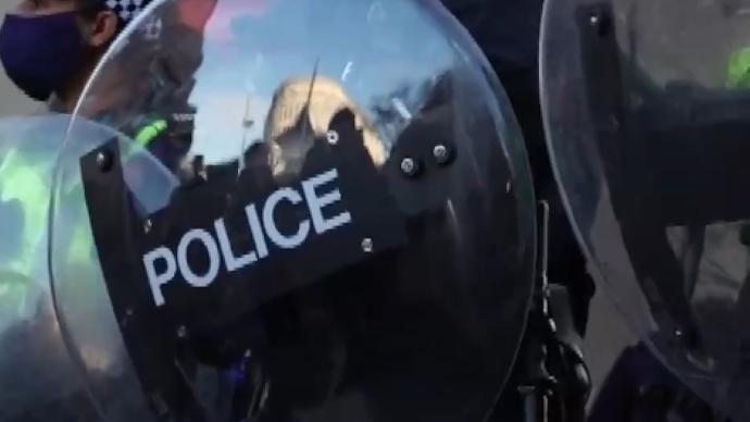 反对新治安法案，英国布里斯托爆发警民冲突