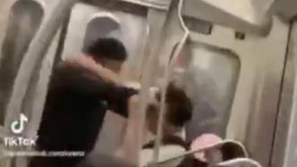纽约警方调查“地铁斗殴”：非裔男打昏亚裔男，现场无人上前