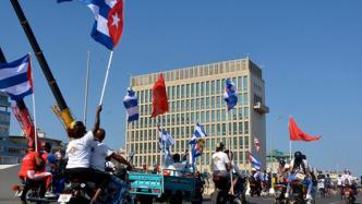古巴民众组车队游行，要求美国结束对古近60年的封锁