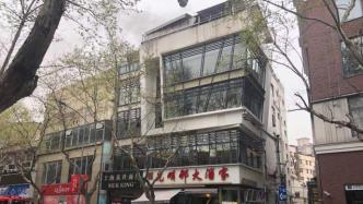 上海淮海中路一餐饮商铺油烟管道起火，火被扑灭无人员伤亡