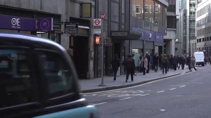 英國部分地區開始逐步放寬“禁足”措施