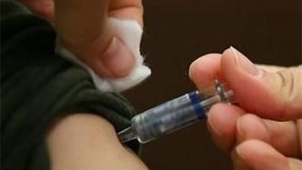 目前上海新冠疫苗接种能力每天近40万剂次，有3种疫苗产品