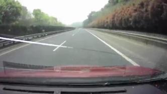 長沙繞城高速多輛車擋風玻璃被石頭砸破，交警已介入調(diào)查