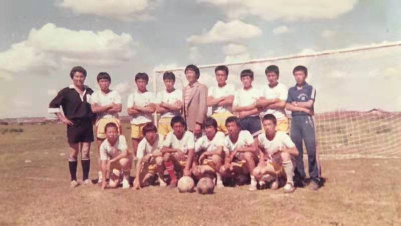 开着拖拉机去踢球!内蒙古牧民们的“世界杯”已经34年了
