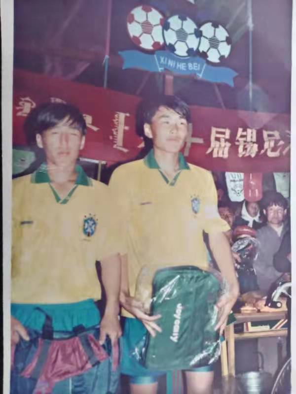 开着拖拉机去踢球!内蒙古牧民们的“世界杯”已经34年了