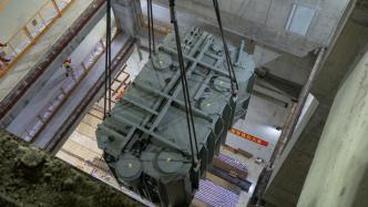 上海“电力心脏”接受“手术”：百吨级设备深夜被吊装入地下