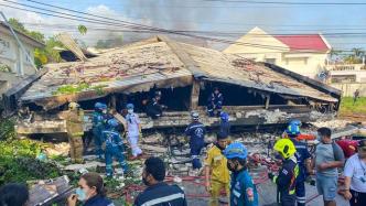 早安·世界｜泰国曼谷一民房发生火灾后突然坍塌，致5人遇难