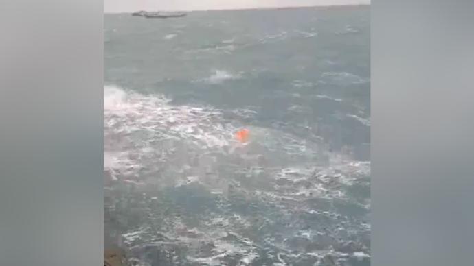 浙江舟山海域一渔船沉没已致8人死亡，搜救工作仍在继续