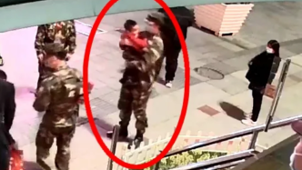 家长刚报失3岁的孩子丢了，这头上海武警就在人潮中“捡”到