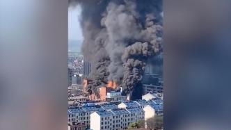 安徽池州一商业广场失火，消防通报已控制住火势