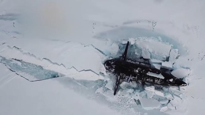 俄罗斯海军三艇齐破冰，专家：彰显了强大的控制能力