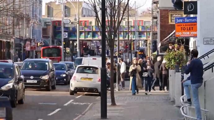 英國政府:將進一步放寬部分地區“禁足”措施