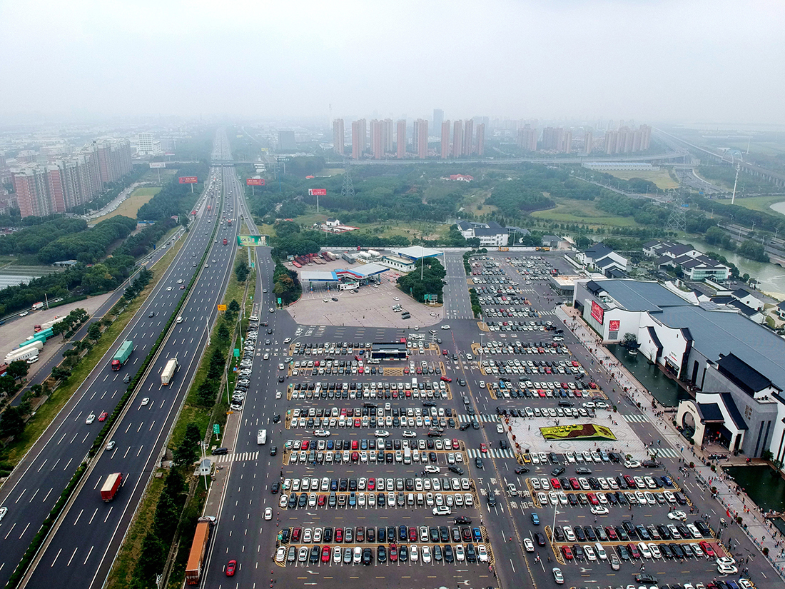 阳澄湖服务区是我国体量最大的服务区之一，平均单日入区车辆达1.4万辆次。IC 资料图