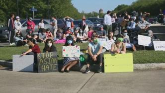 美国新奥尔良市数百人参加反种族歧视集会