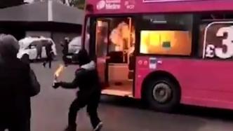 北爱尔兰连续6日骚乱，抗议者向行驶中的巴士投掷汽油弹