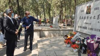 中国人民对外友好协会拜谒长眠在八宝山革命公墓的国际友人