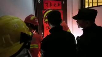 夫妻吵架丈夫被鎖門外，他擔心妻子出事深夜報警