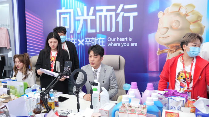 辛巴團隊稱遭“職業打假人”電話敲詐,已報警