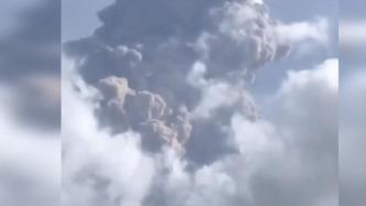 加勒比岛国圣文森特火山喷发，灰柱冲上万米高空