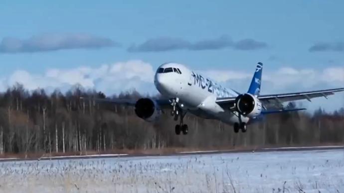 俄国产大客机极寒条件下成功试飞，机身冰层一度达8厘米