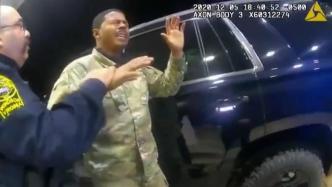 非裔美国军人遭警察喷胡椒喷雾：为国效力，为何遭如此对待？