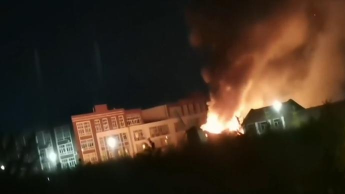 商丘学院一餐厅凌晨突然起火，过火面积约150平方米