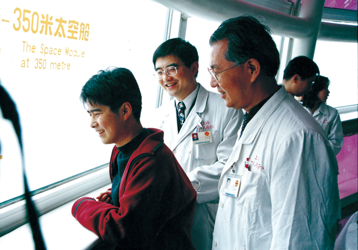 2000年4月，唐益成为上海市第一人民医院首例心脏移植手术患者，也是目前上海心脏移植存活时间最长的患者。 上海市第一人民医院 资料图