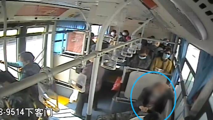 杭州一男子为不戴口罩称包里有“炸弹”，被警方罚款200元