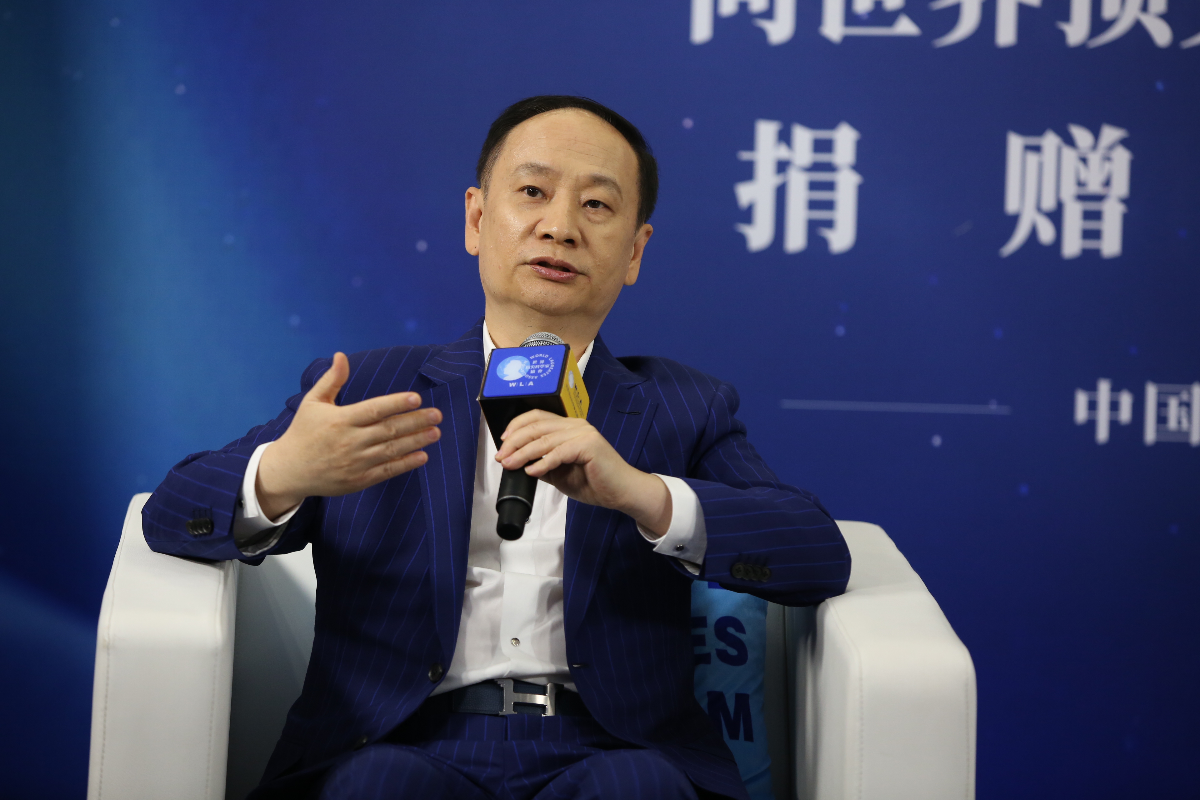 Xu Hang, co-founder and actual controller of Mindray Medical, Chairman of the Board of Shenzhen Peng Rui Group Co., Ltd., Honorary School Manager of Tsinghua University, Honorary Chairman of Shenzhen Federation of Industry and Commerce.