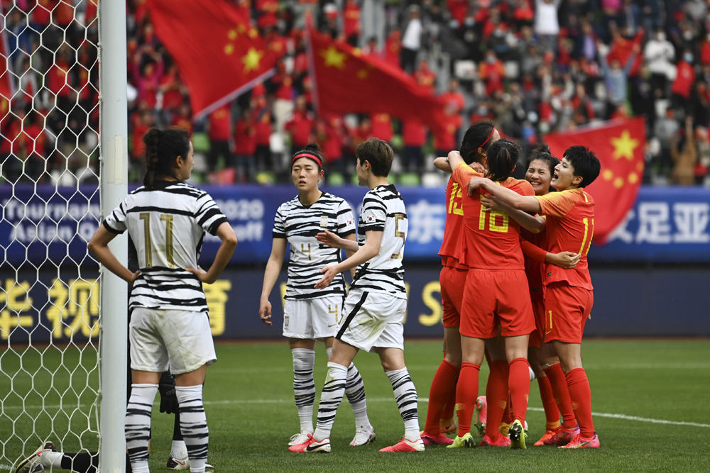 2021年4月13日，江苏苏州，2020女足奥预赛附加赛次回合，中国女足13日通过加时赛2：2（两回合总比分4:3）逆转韩国女足，拿下东京奥运会入场券。 视觉中国 图