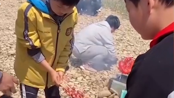 大厨！小学生春游做出鸳鸯锅