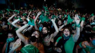 阿根廷“绿色浪潮”：一份堕胎法案，半部女性斗争史