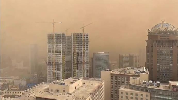 7分钟“淹没”内蒙古一栋楼的沙尘暴即将影响上海