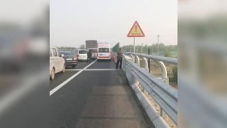 山东泰安京台高速一货车与面包车相撞，致5死2伤