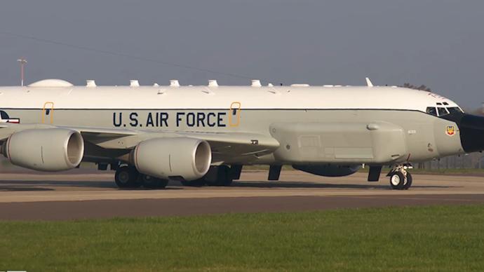 美国空军一架电子侦察机从冲绳起飞，前往黄海活动
