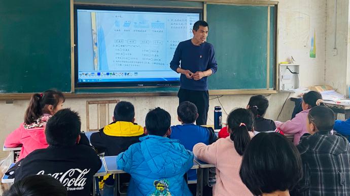 80后“白发校长”谈乡村教育:缺师资,需更多人才
