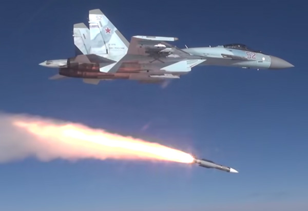 苏-35发射r-37m空空导弹.