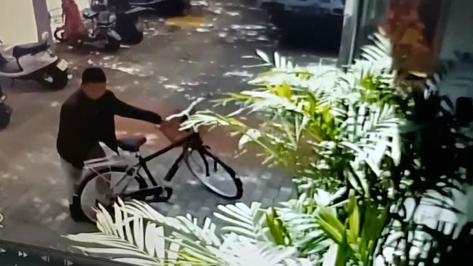 盜竊自行車鑰匙埋花壇,小偷稱“想種自行車”