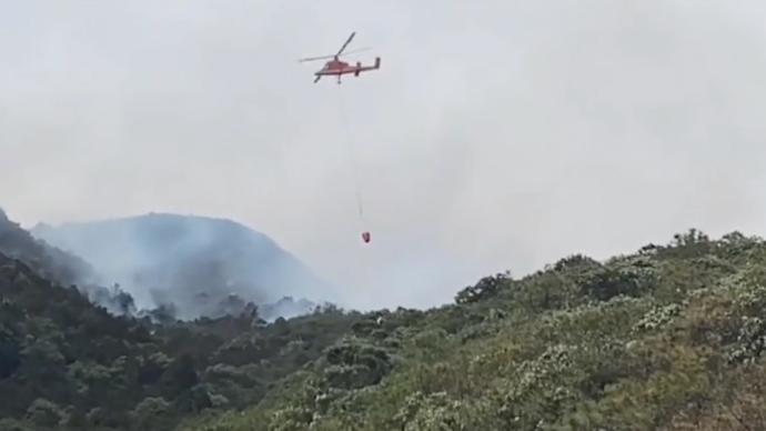 四川冕宁森林火灾仍在扑救：已投入890余人，直升机5架