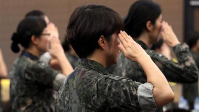 韩国出现“让女性服兵役”请愿，反对者：应考虑征少年兵