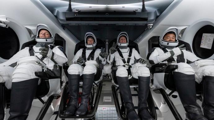 SpaceX用回收的火箭和飞船送4名宇航员前往国际空间站