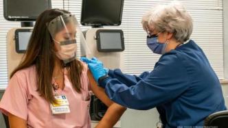 美国允许恢复使用强生新冠疫苗